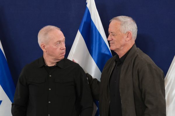 גנץ קבע הצהרה במקביל לגלנט ונאלץ לבטל