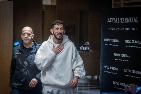 אחרי שנזרק: שגיב יחזקאל תובע את אנטליהספור