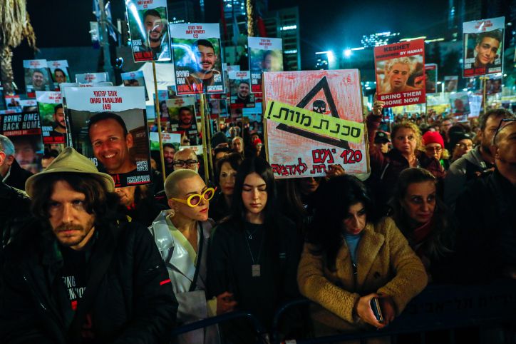 צפו: משפחות החטופים חוסמות את איילון