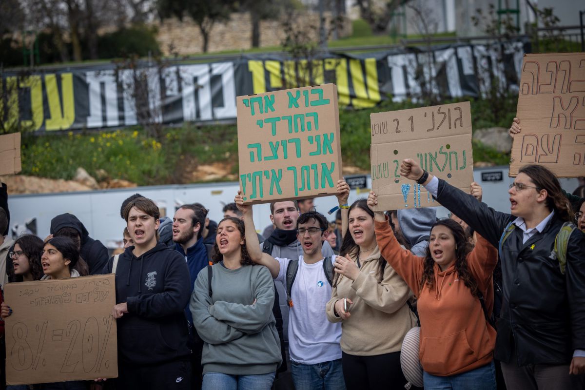 שאלנו את דו"צ, למה לא שולחים צווי גיוס לחרדים?