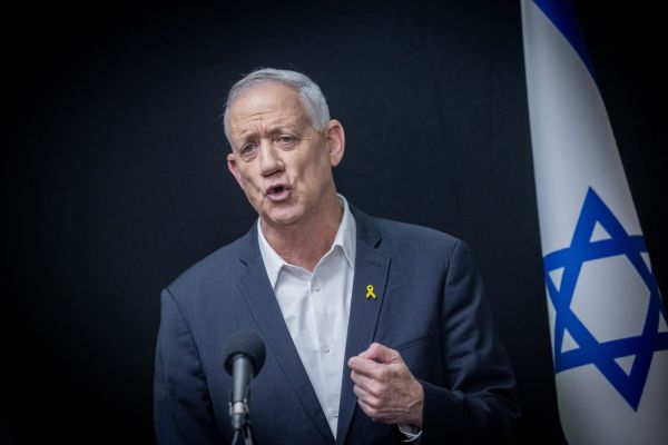 גנץ: "צריכים רק רשימה אחת עם 100 חטופים"