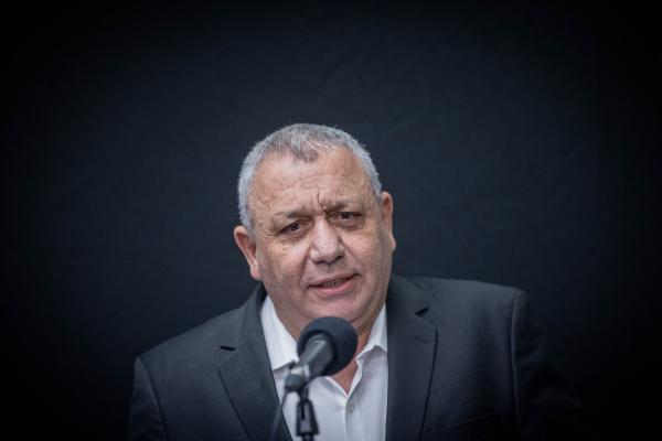 גנץ ננטש: חברת כנסת נוספת שוקלת לחבור לאייזנקוט