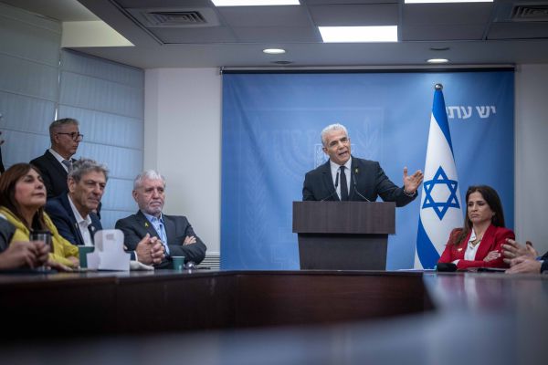 אחרי הדחת גלנט: הצעד של מפלגת יש עתיד