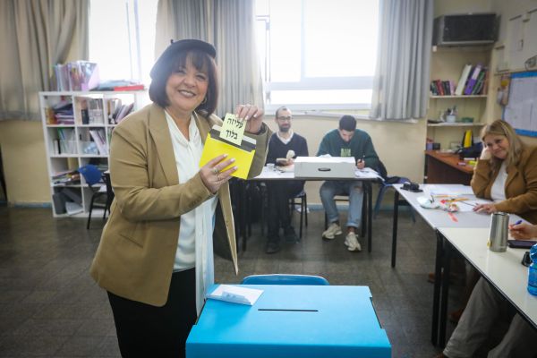 בית שמש: המועמדת הסרוגה מובילה על החרדים