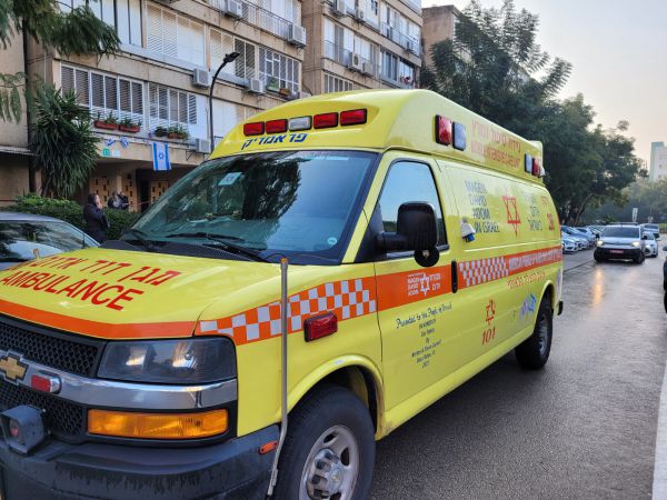 צעיר אותר ברחוב ללא רוח חיים