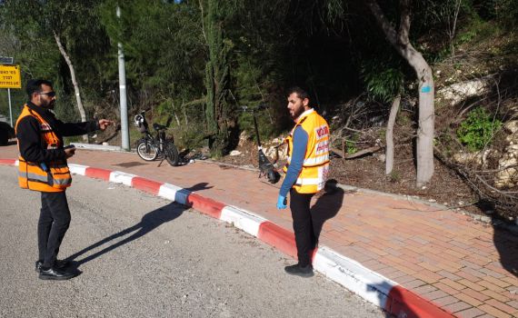 רוכב קורקינט חשמלי נפצע קשה בראש העין