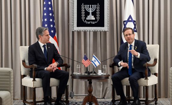 הרצוג לבלינקן: ברור שחמאס מפר את כל הכללים