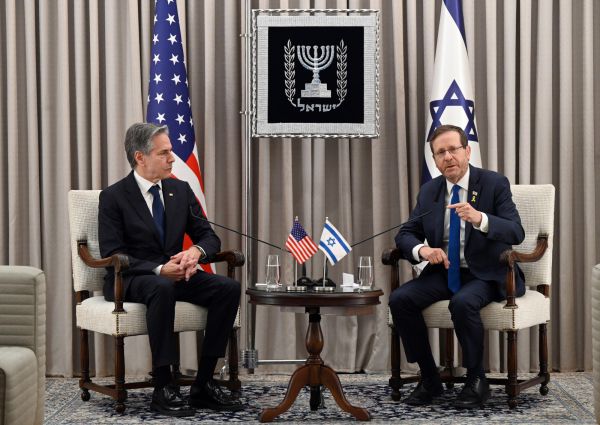 הרצוג לבלינקן: ברור שחמאס מפר את כל הכללים