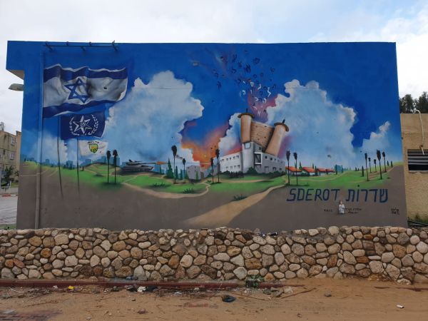 "היה לי קשה לצייר ספר תורה ירוי, עם חורים"