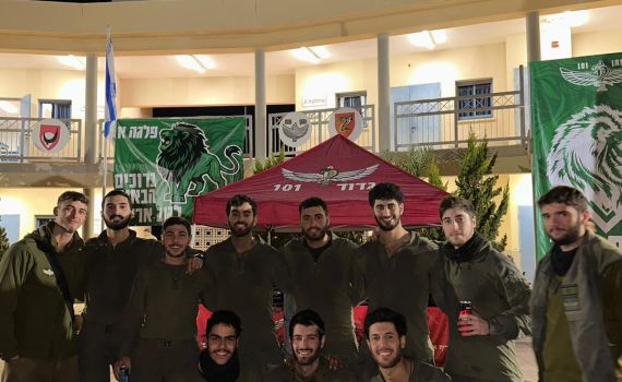 אחרי הביקורת: לוחמי הצנחנים יוצאים להתרעננות