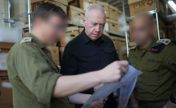 גלנט חשף מעטפות כסף איראני שנשלחו לסינוואר