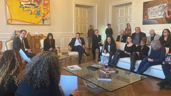 מחווה פריזאית: תושבות כבוד תוענק לחטופים בעזה