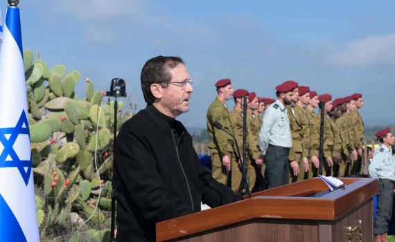 הרצוג באזכרה לשרון: 'מורשתו תהדהד מדור לדור'