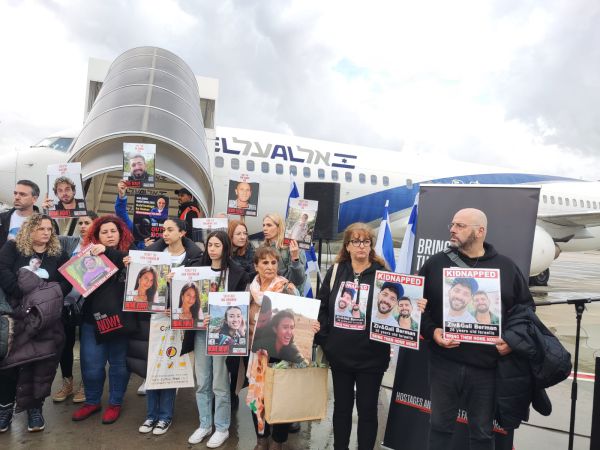 בדרך להאג: "זה שלב חשוב במאבק, הגיע הזמן לצדק"