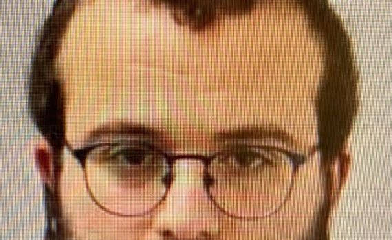 המשטרה חושפת: זה החשוד בביצוע עבירות מין בקטינים