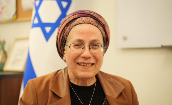 השרה סטרוק בראיון חשוף לסרוגים