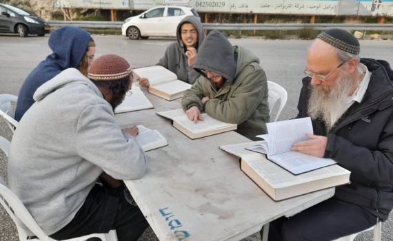 בתגובה לפיגוע: ישיבת חומש עברה לצומת בורקא