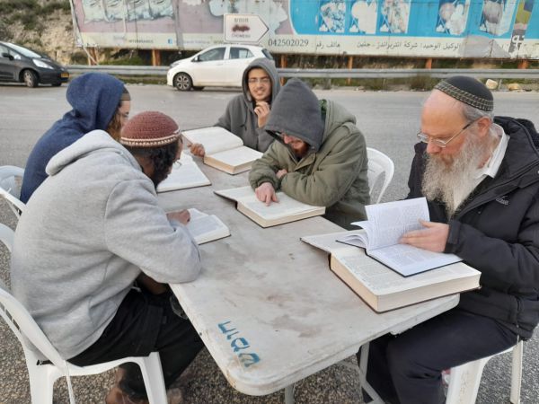 בתגובה לפיגוע: ישיבת חומש עברה לצומת בורקא