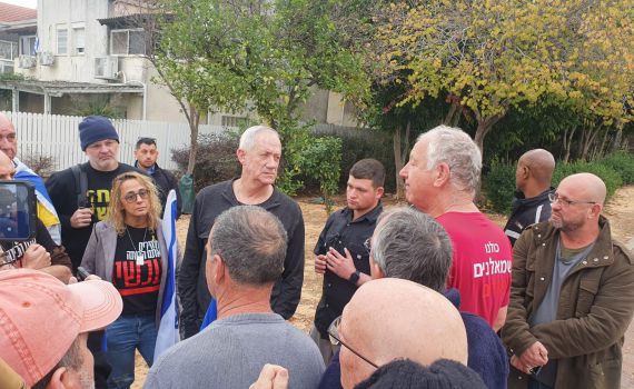 גנץ למפגינים: צריכים להביא לבחירות מוסכמות