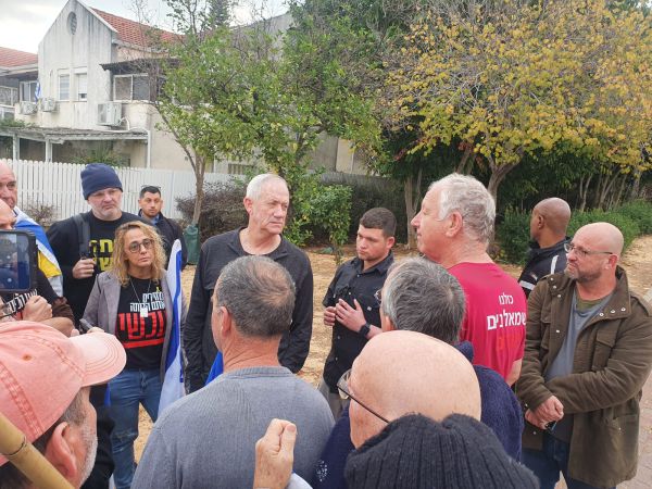 גנץ למפגינים: צריכים להביא לבחירות מוסכמות