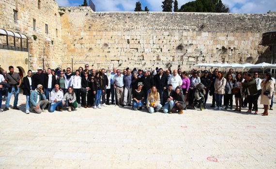 צפו: התפילה המרגשת של לוחמי צה"ל בכותל המערבי