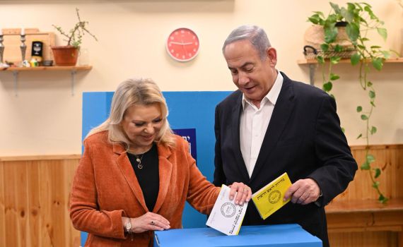 אחרי שנתניהו הצביע: לפיד עוקץ את ראש הממשלה