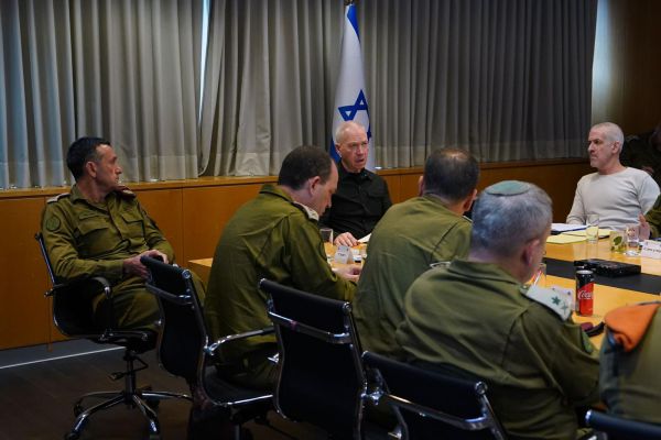 גלנט: "מזהים עיסוק גובר של איראן ברמדאן המתקרב"