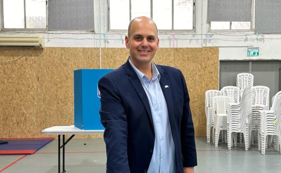 ראש העיר הסרוג בבת-ים ביטל את חגיגות הניצחון