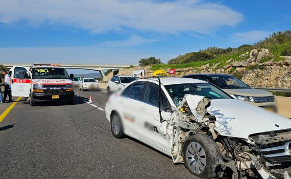 3 פצועים בתאונה בכביש החוף, בהם אחד במצב קשה