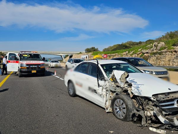 3 פצועים בתאונה בכביש החוף, בהם אחד במצב קשה
