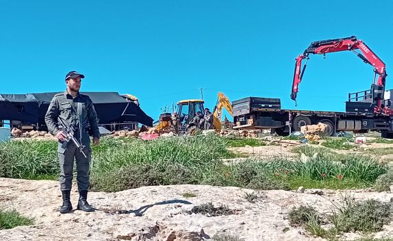 כוחות משטרה הורסים מאחז בגבעת שדה יונתן בבנימין