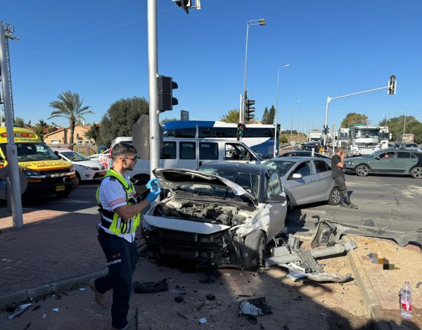 5 פצועים בתאונת דרכים בכניסה לשדרות