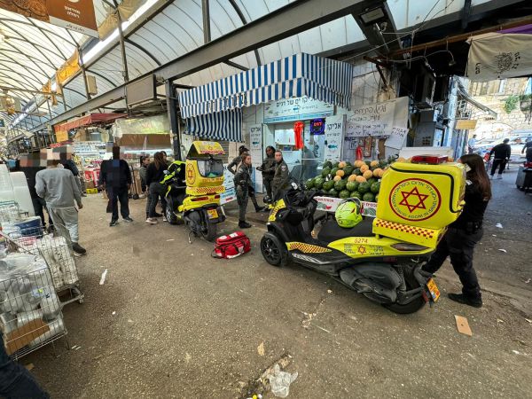 אלימות בתוך השוק: צעיר נפצע קשה בקטטה ברמלה