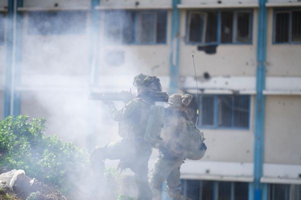 צפו: לוחמי צה"ל איתרו מנהרה עצומה ומאגרי נשק