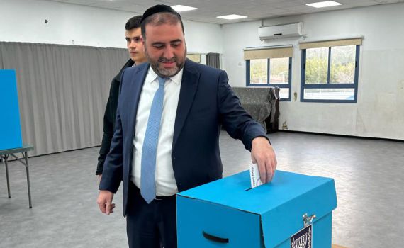 שר הפנים ארבל הצביע: "נעמוד על טוהר הבחירות"