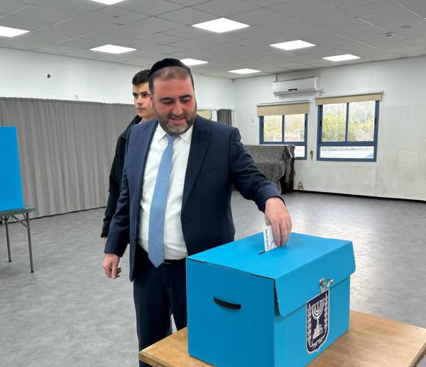 שר הפנים ארבל הצביע: "נעמוד על טוהר הבחירות"