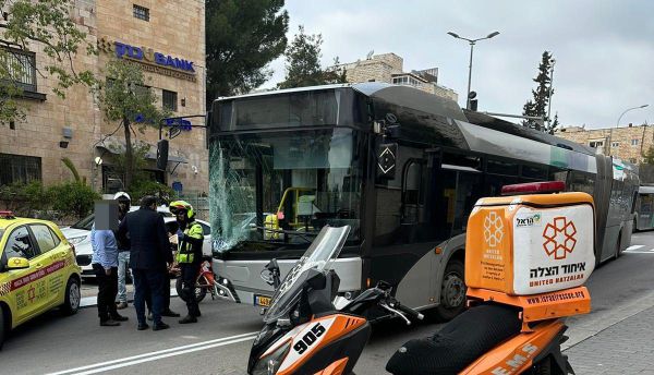 ירושלים: גבר כבן 43 נפצע בינוני מפגיעת אוטובוס