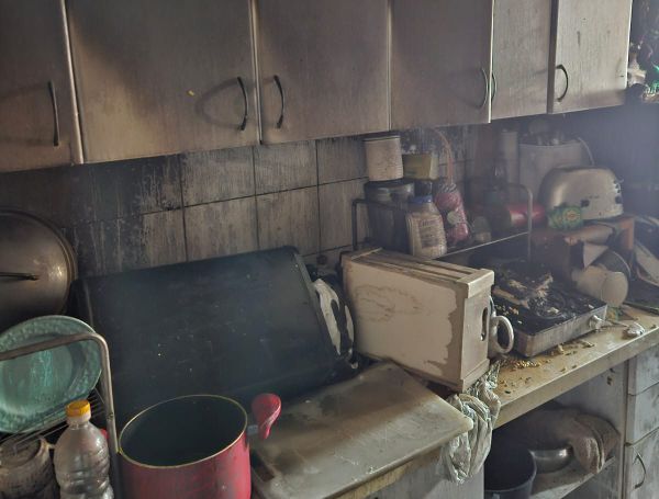 אסון בתל אביב: גבר בן 76 נספה בביתו שעלה באש