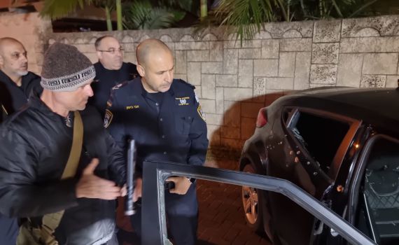 רצח כפול בטירה: אב ובנו נורו ברכב