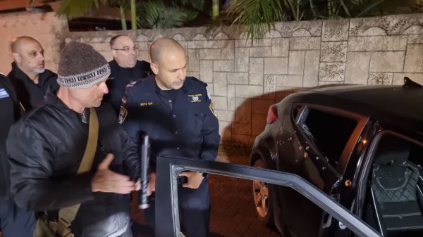 רצח כפול בטירה: אב ובנו נורו ברכב