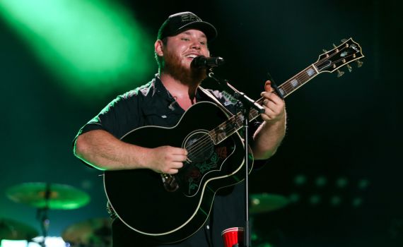 צפו: ביצוע פנומנלי ללהיט מ- 1988 בטקס הגראמי