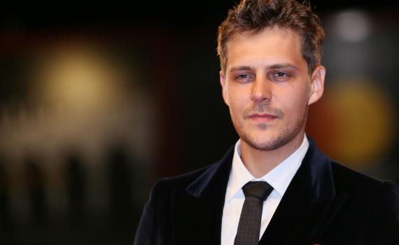 בלחץ ממשלת אוקראינה: שחקן הלוטוס הלבן – פוטר