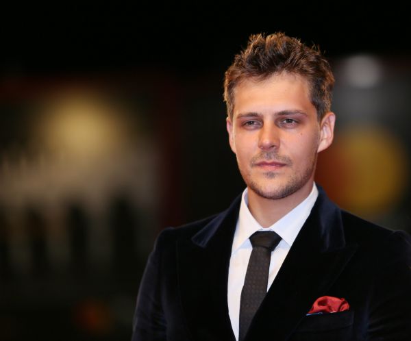 בלחץ ממשלת אוקראינה: שחקן הלוטוס הלבן – פוטר