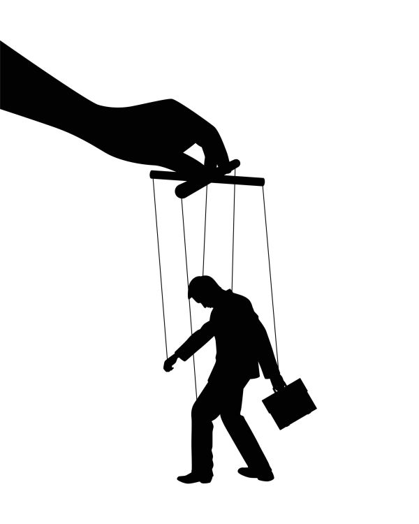 כשאת עסוקה ב"להנדס" אותו, את לא מאפשרת לו להביא את מי שהוא באמת