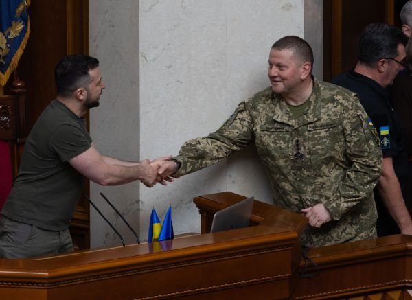 דרמה באוקראינה: זלנסקי הדיח את הרמטכ"ל