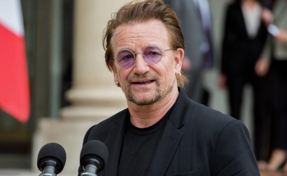 סולן U2 מתייחס ללחימה בעזה במהלך הופעה | צפו