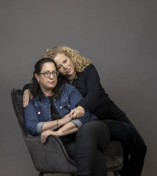 תערוכת "יד אחות": נשים מאחות את שברי המלחמה