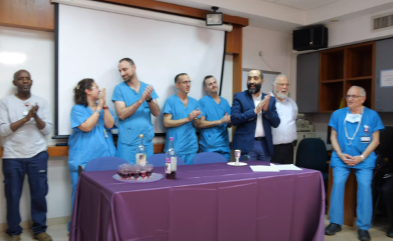 השתחרר הפקק: 6 מתגיירים עברו ברית מילה | תיעוד