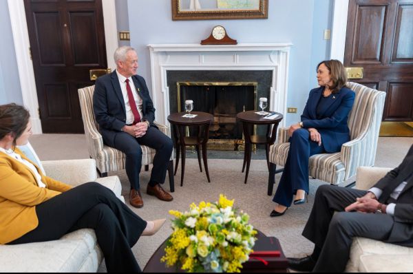 גנץ בארה"ב: "המחויבות העליונה – השבת החטופים"