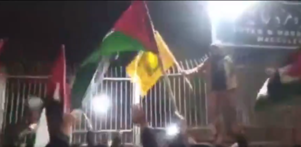 במהלך פורים: קריאות 'מוות לישראל' בקבר מרדכי ואסתר